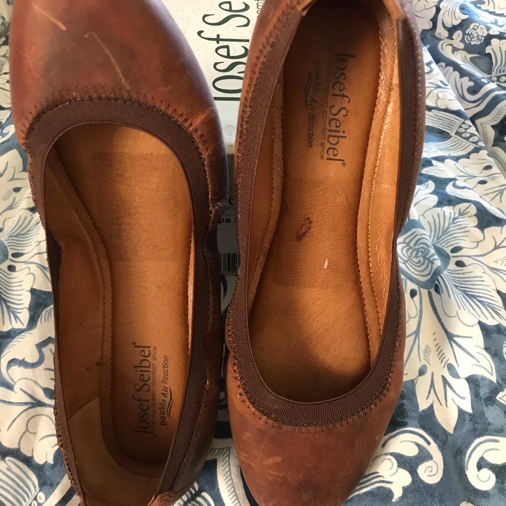 Joseph Seibel washed Carmel flats 9.5 New